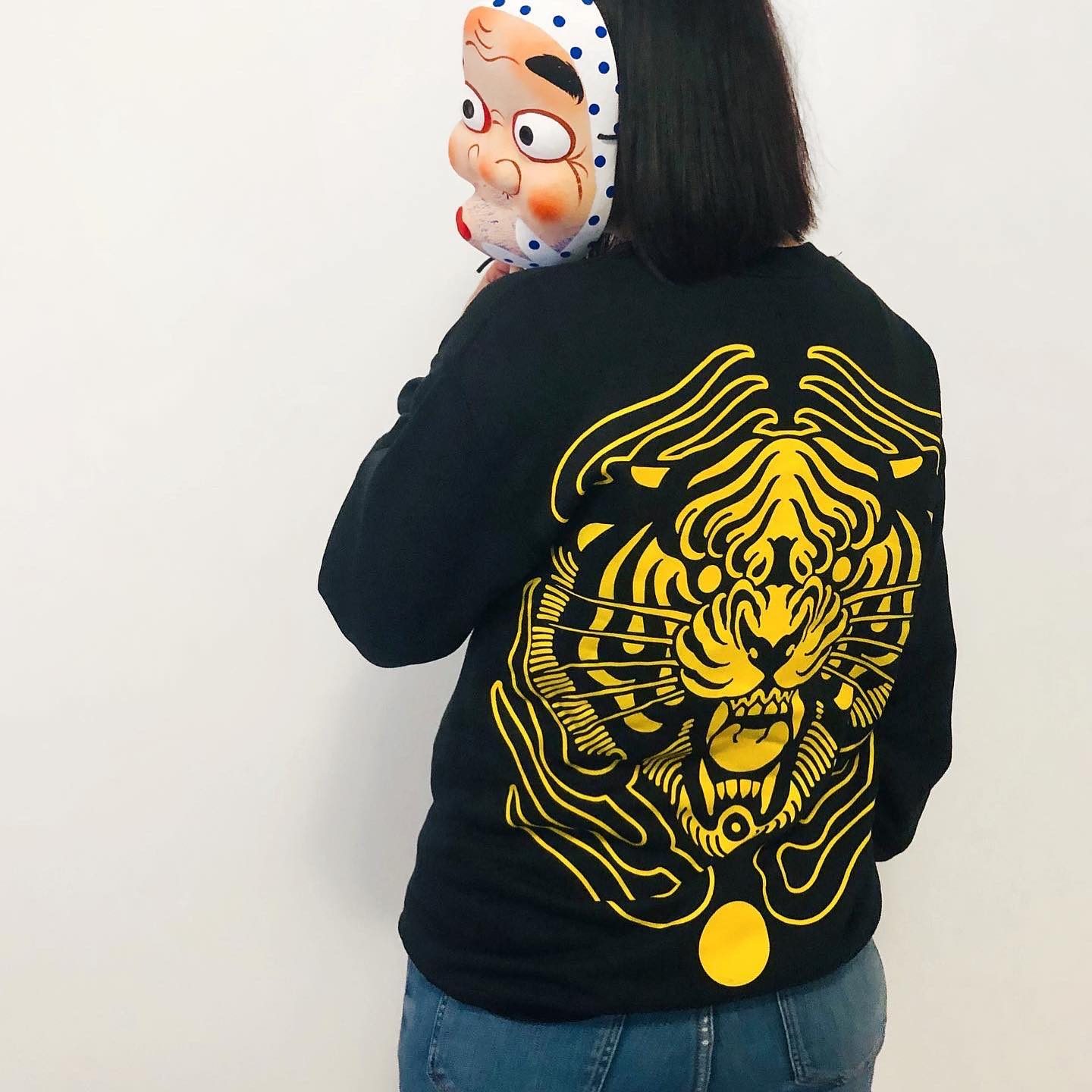 Flamboyant Crewneck — stampa tigre sul retro