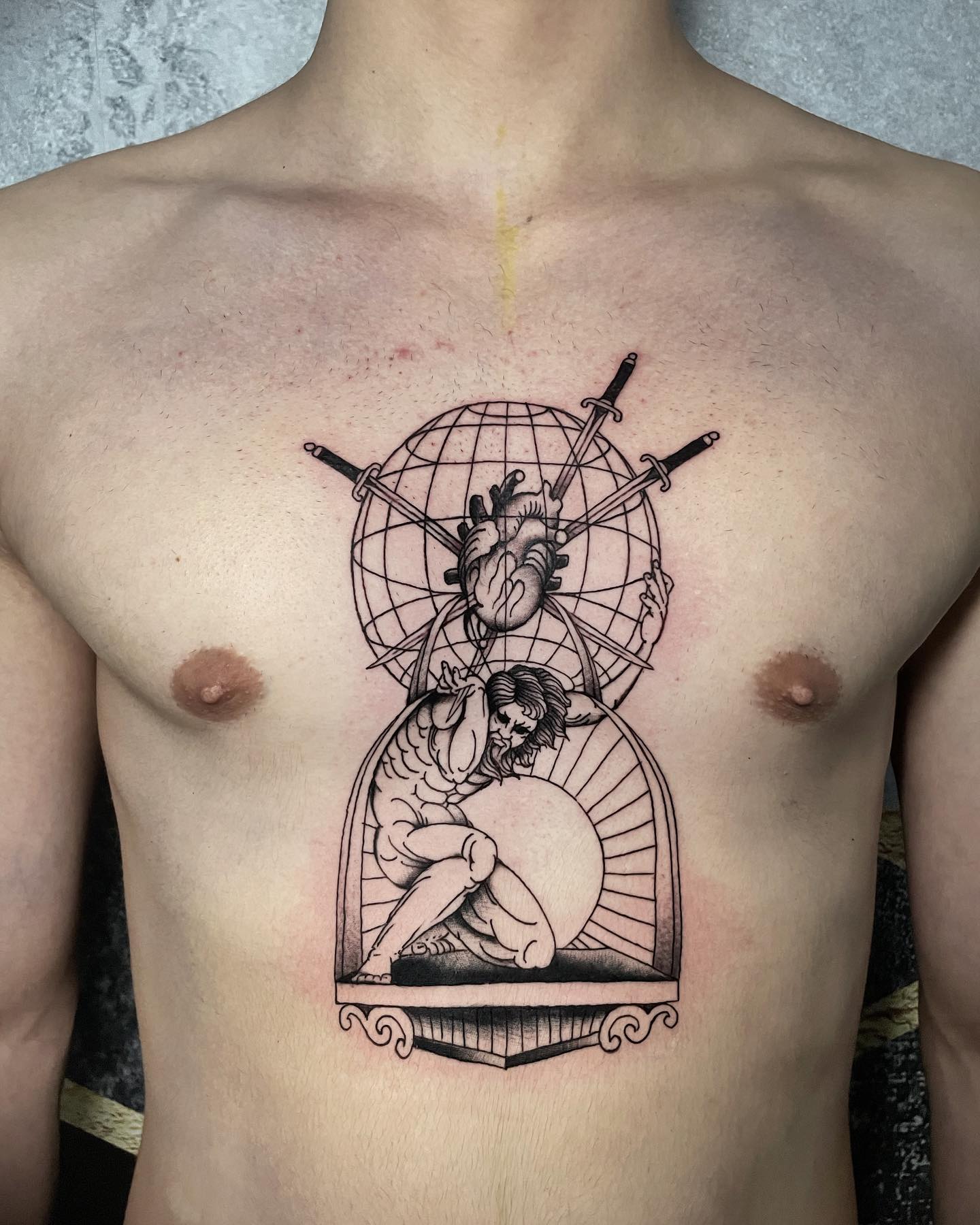 Tattoo — testa di tigre e pugnali, braccio